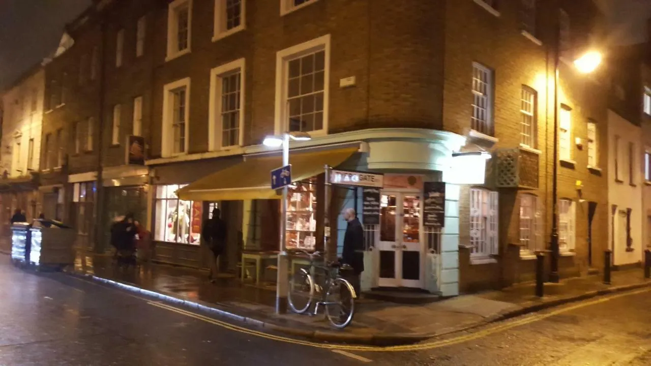 The Maltings Tower Bridge Apartment London